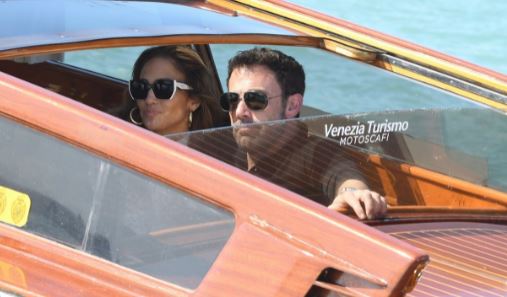 Jennifer dhe Ben arrijnë në Venecia të kapur për duar (FOTO)