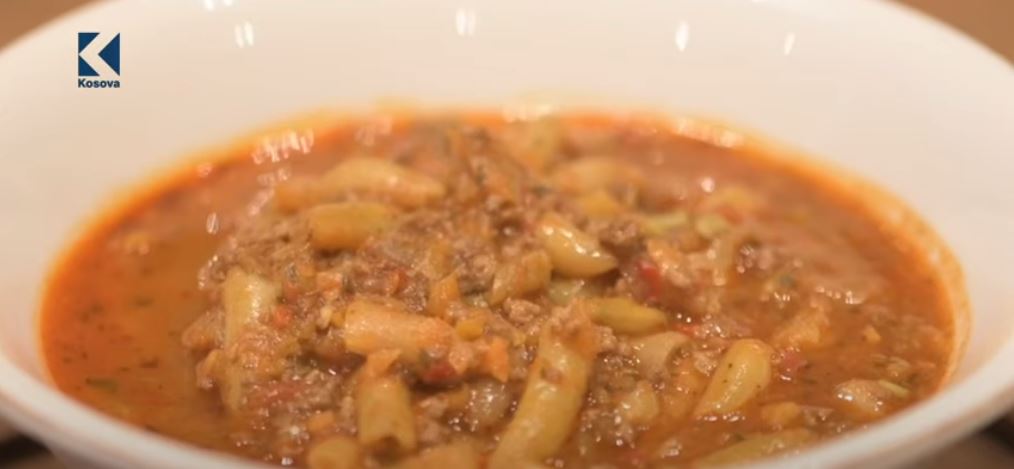 Si përgatiten bishtajat tradicionale në tavë?