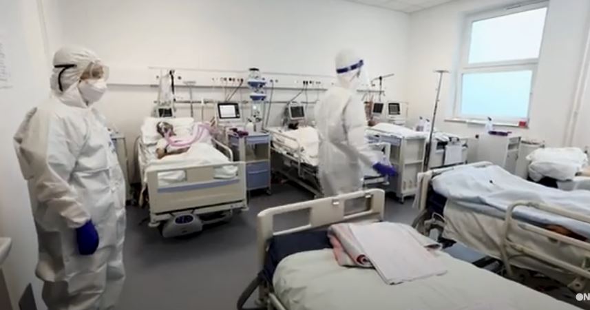 Rastet me COVID-19 mbushin spitalet e Bosnjës (VIDEO)