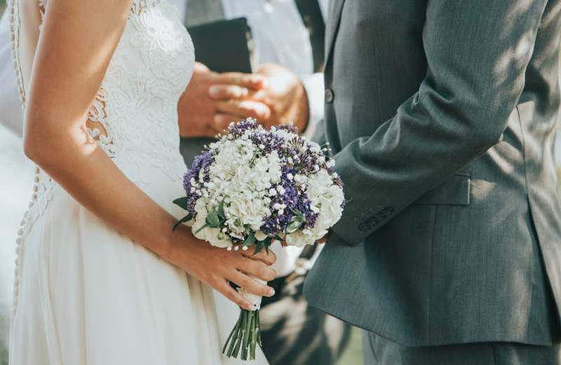 Fotografi tregon pse i fshiu të gjitha fotografitë e dasmës së një çifti