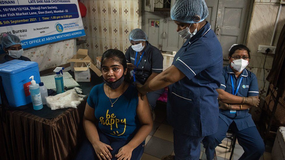 India jep 20 milionë vaksina për të shënuar ditëlindjen e kryeministrit (FOTO)