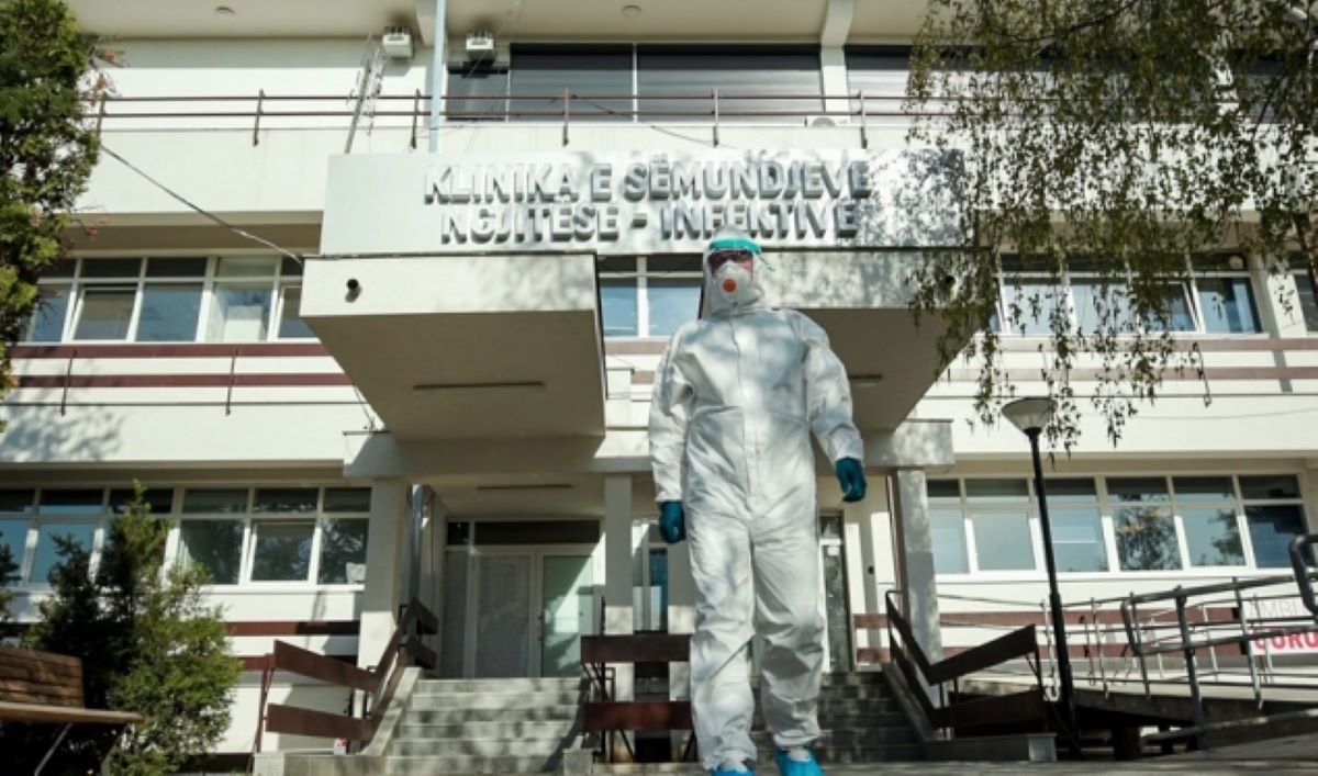23 të vdekur dhe 424 të infektuar me koronavirus në 24 orë