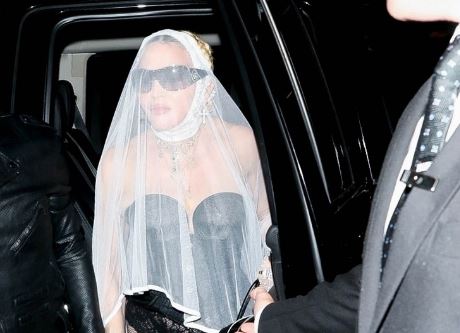 Kështu zgjodhi të vishej Madonna pas VMA (FOTO)