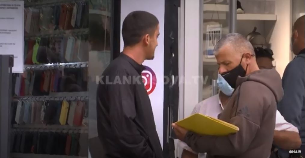Policët civilë në aksion, kontrollojnë edhe institucionet publike (VIDEO)
