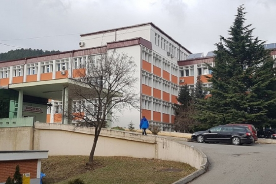 40 pacientë me COVID-19 në gjendje të rëndë në spitalin e Pejës