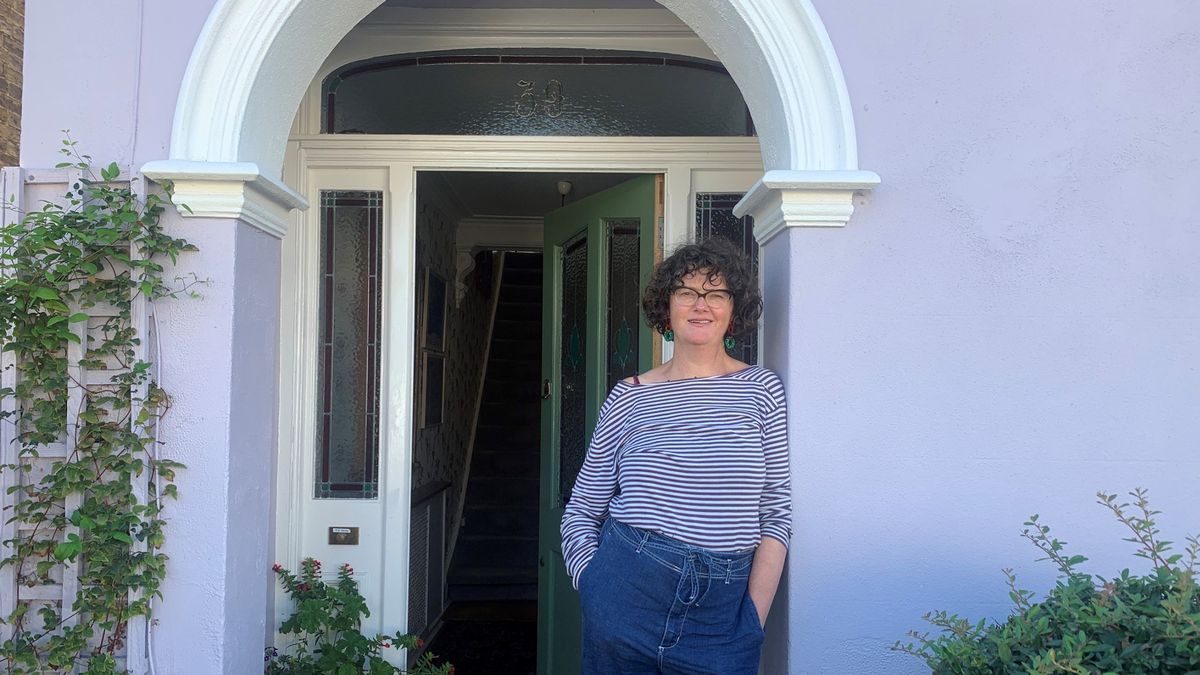 Një familje detyrohet t'ia ndryshojë ngjyrën shtëpisë gjashtë muaj pasi e kishte ngjyrosur me një të re