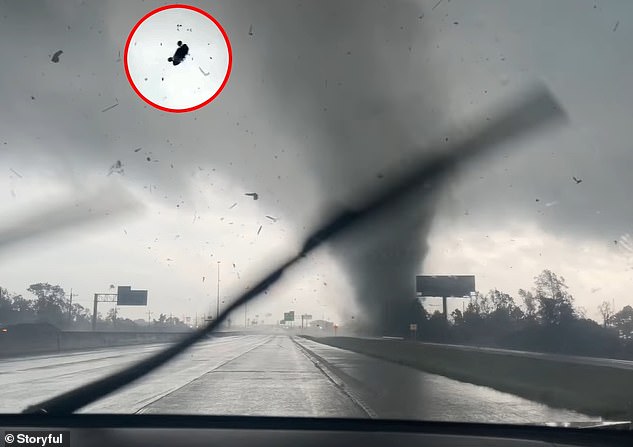 Tornadot në Lousiana dhe Teksas marrin pothuajse gjithçka (VIDEO)