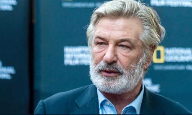 Alec Baldwin flet për Halyna Hutchins dhe përdorimin e armëve në xhirime filmi