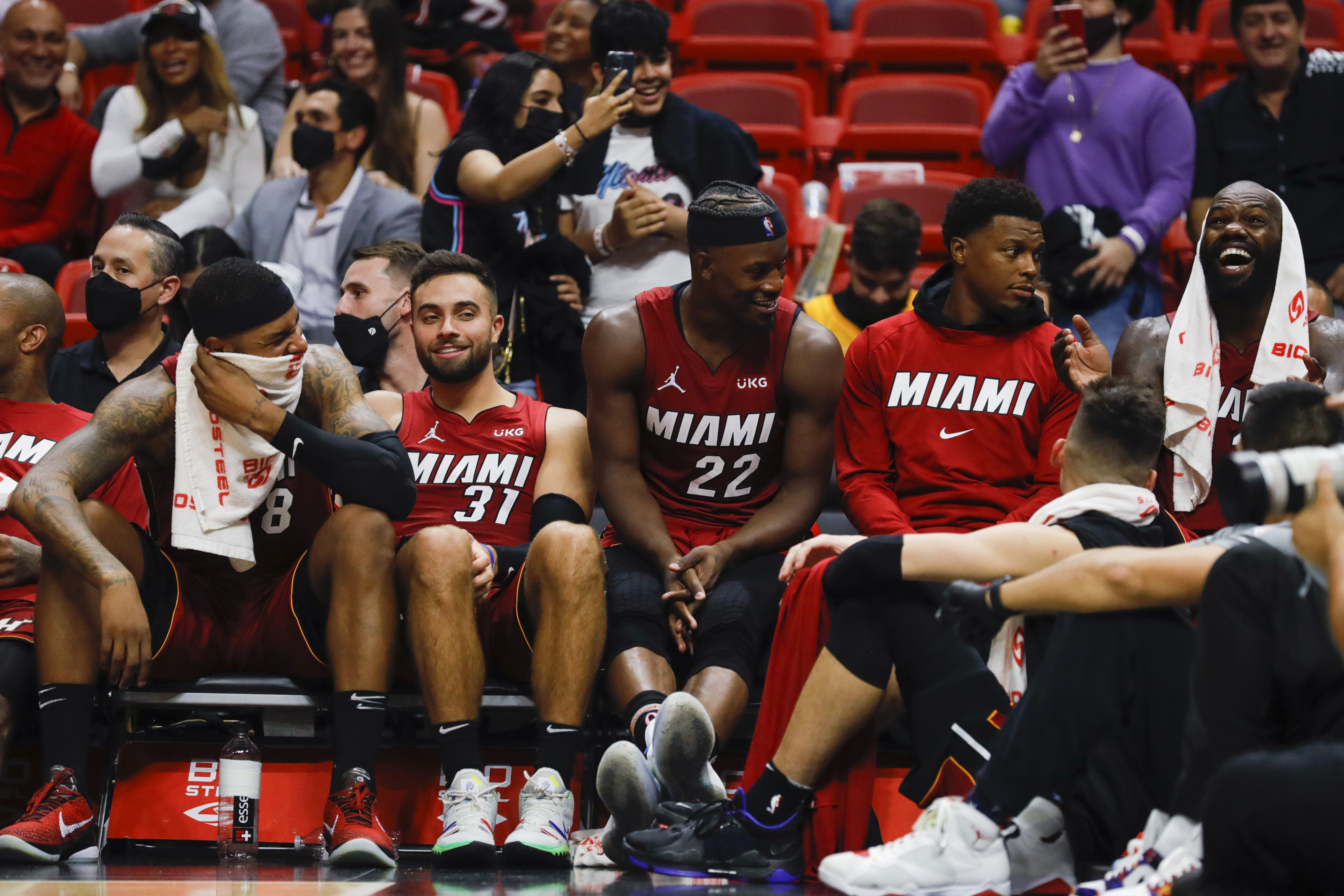 Miami Heat e mposht kampionin në fuqi me 42 pikë diferencë