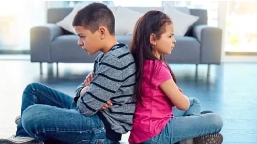 Studimi: Ngacmimi nga vëllezërit dhe motrat mund të çojë në probleme të shëndetit mendor