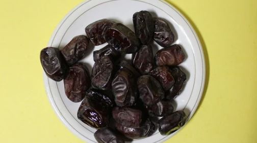 Disa përfitime të mahnitshme që vijnë nga ngrënia e hurmave gjatë dimrit