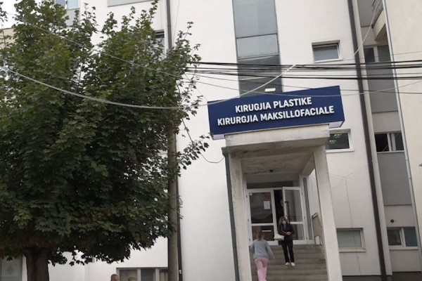 Kirurgjia Plastike hap dyert për gratë që kaluan kancerin dhe duan të bëjnë rikrijimin e gjirit
