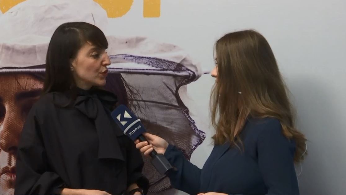 Basholli e lumtur me interesimin e madh të qytetarëve në premierën e filmit të saj "Zgjoi"