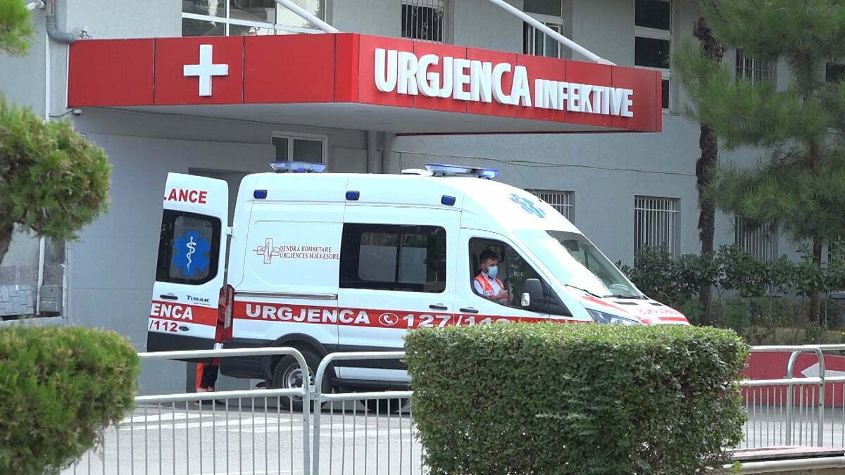 Katër viktima dhe 444 raste të reja me COVID-19 në Shqipëri 