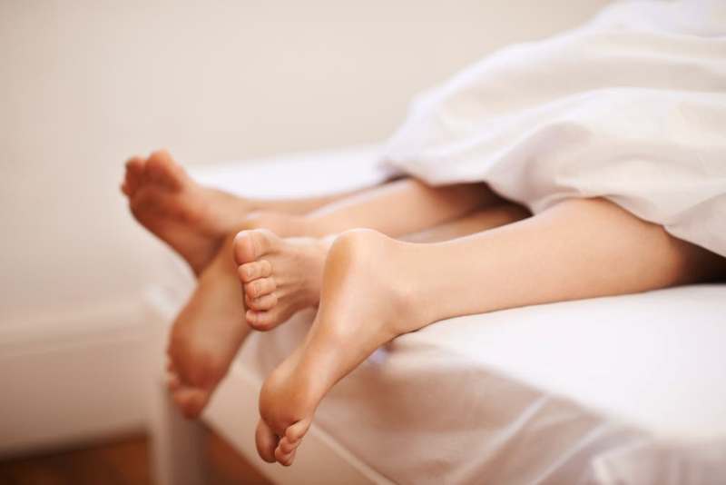 Studim: Çiftet që kanë më shumë frikë nga COVID-19 mund të kenë jetë më të mirë seksuale