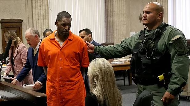 YouTube heq kanalet e R.Kelly pas dënimit për abuzim seksual ndaj grave