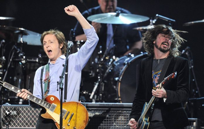 Dave Grohl kujton takimin e parë me Paul McCartney-n