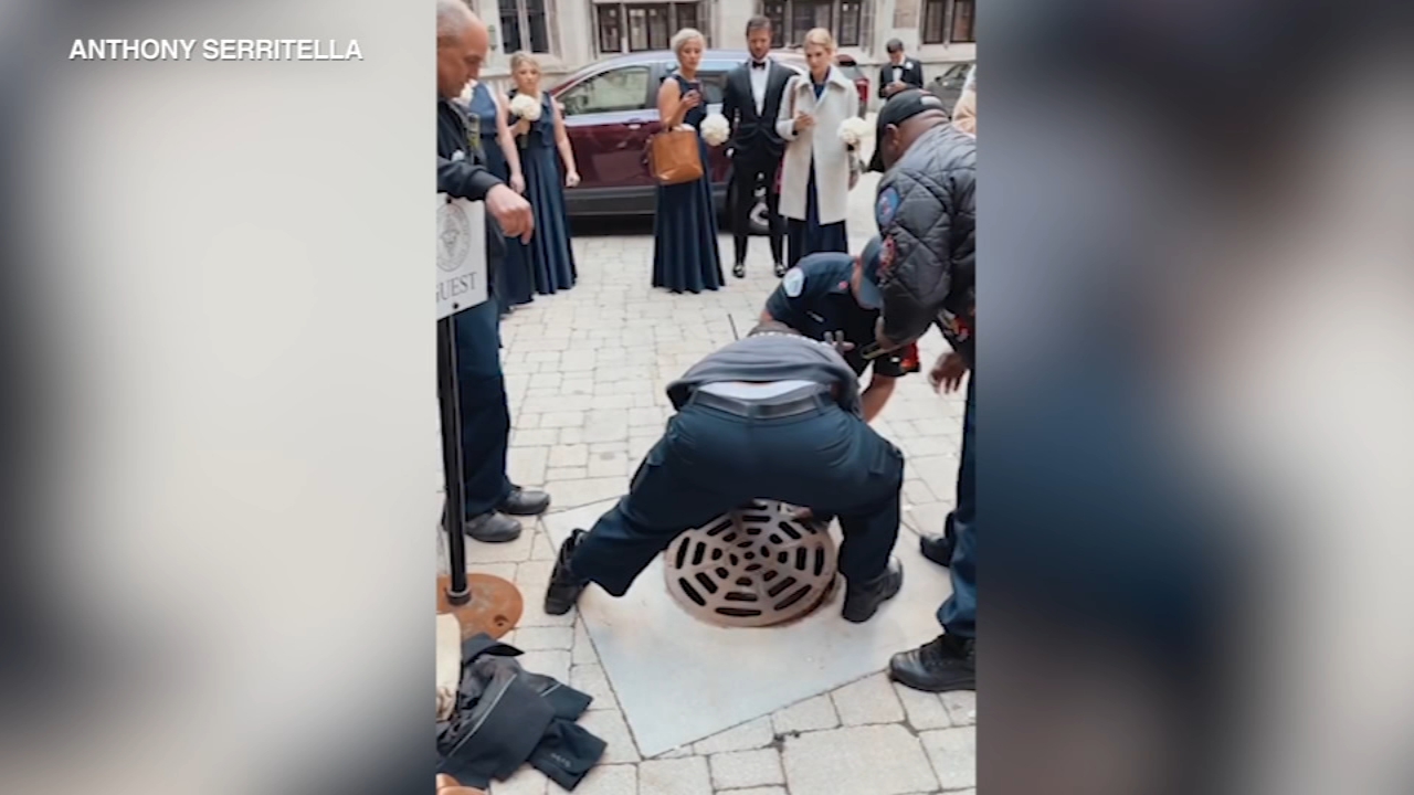 Zjarrfikësit ia shpëtojnë dhëndrit unazën e martesës që i ra në kanalizim