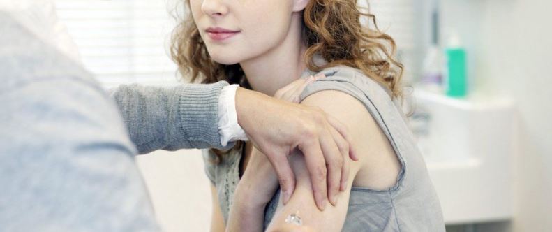 Vaksina e HPV redukton kancerin e qafës së mitrës për rreth 90%