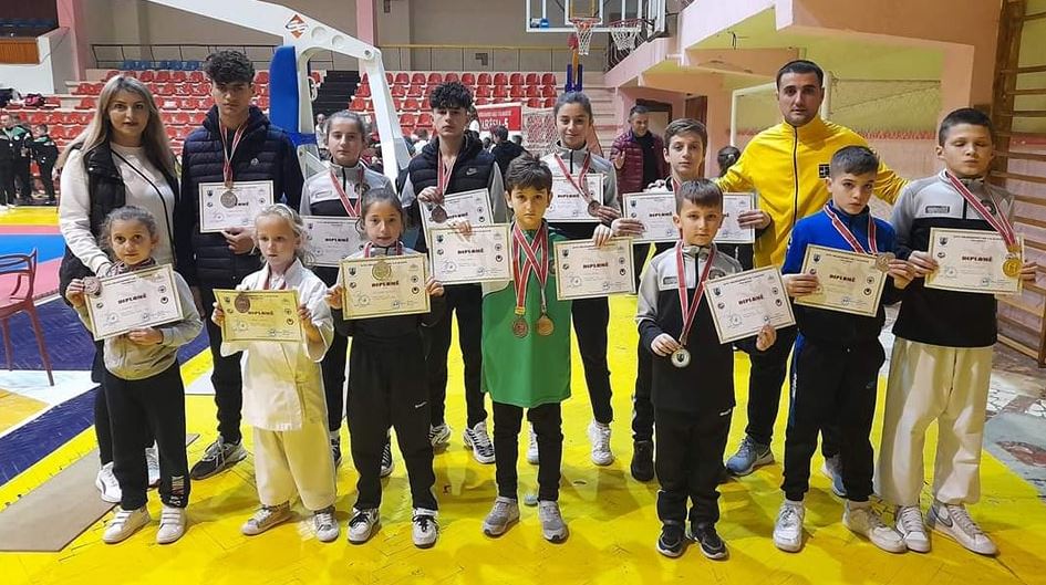 Klubi i Karatesë nga Istogu fiton 14 medalje në turneun “Kupa e Pavarësisë” në Vlorë
