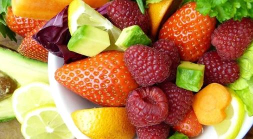 Frutat nuk preferohet t’i konsumoni bashkë me ushqim