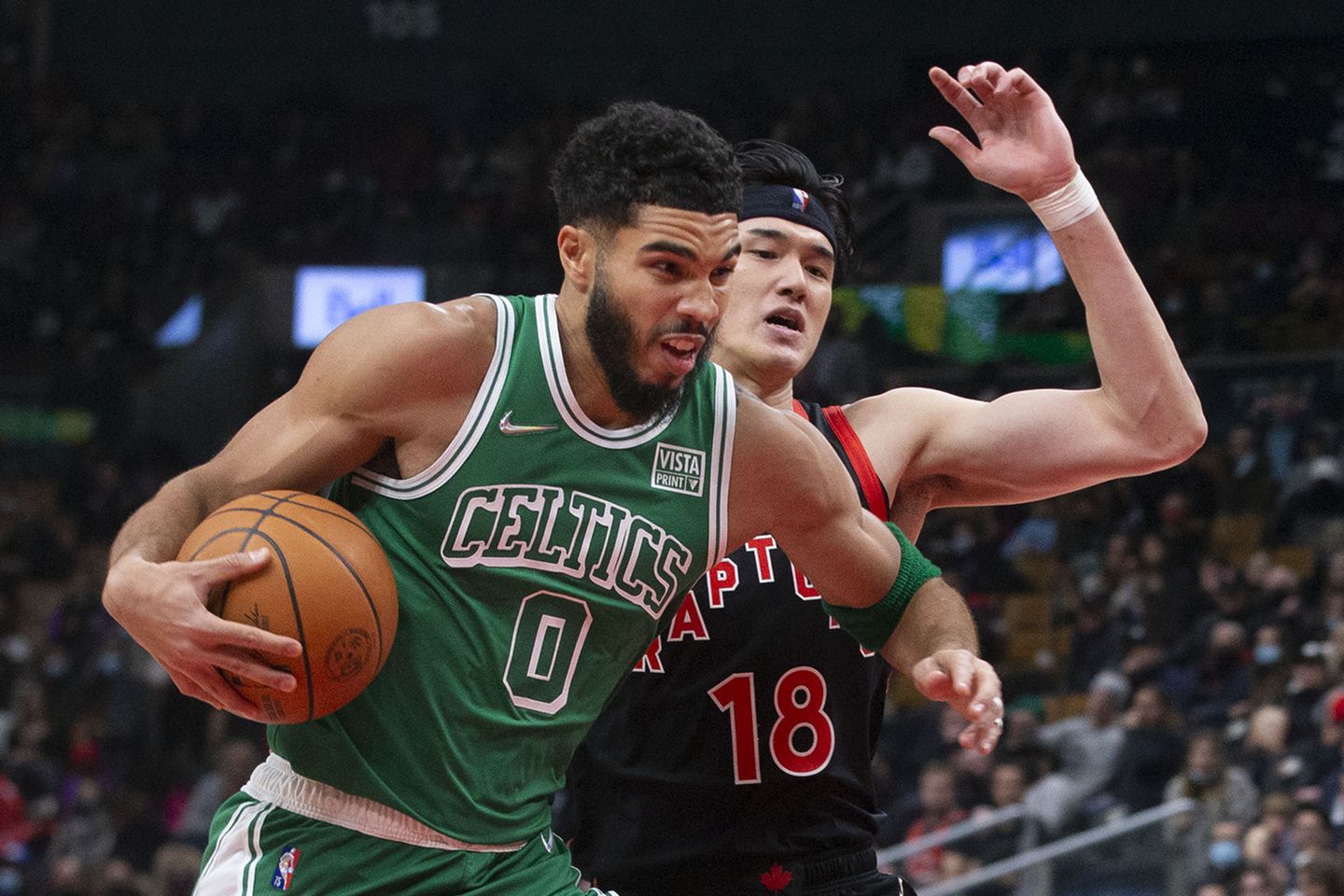 Celtics triumfon ndaj Raptors (VIDEO)