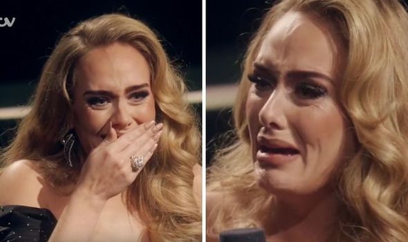 Adele shpërthen në lot kur takon mësuesen e shkollës ndërsa ishte në skenë (VIDEO)