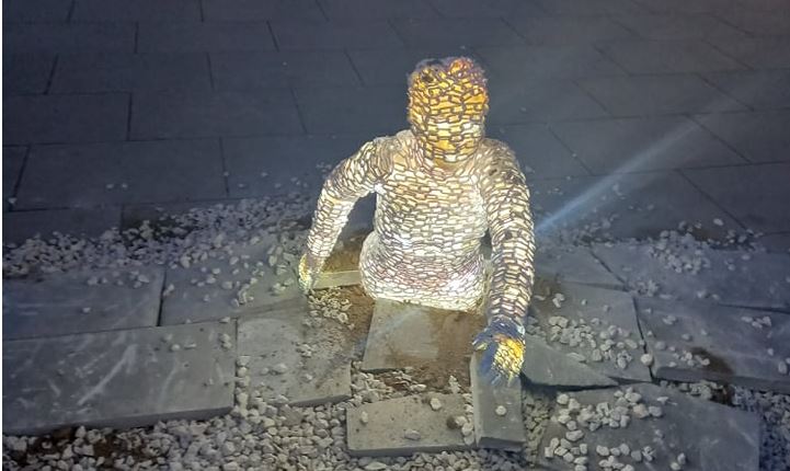 Ekspozita “Më gjeni”, kritikë harresës për të zhdukurit