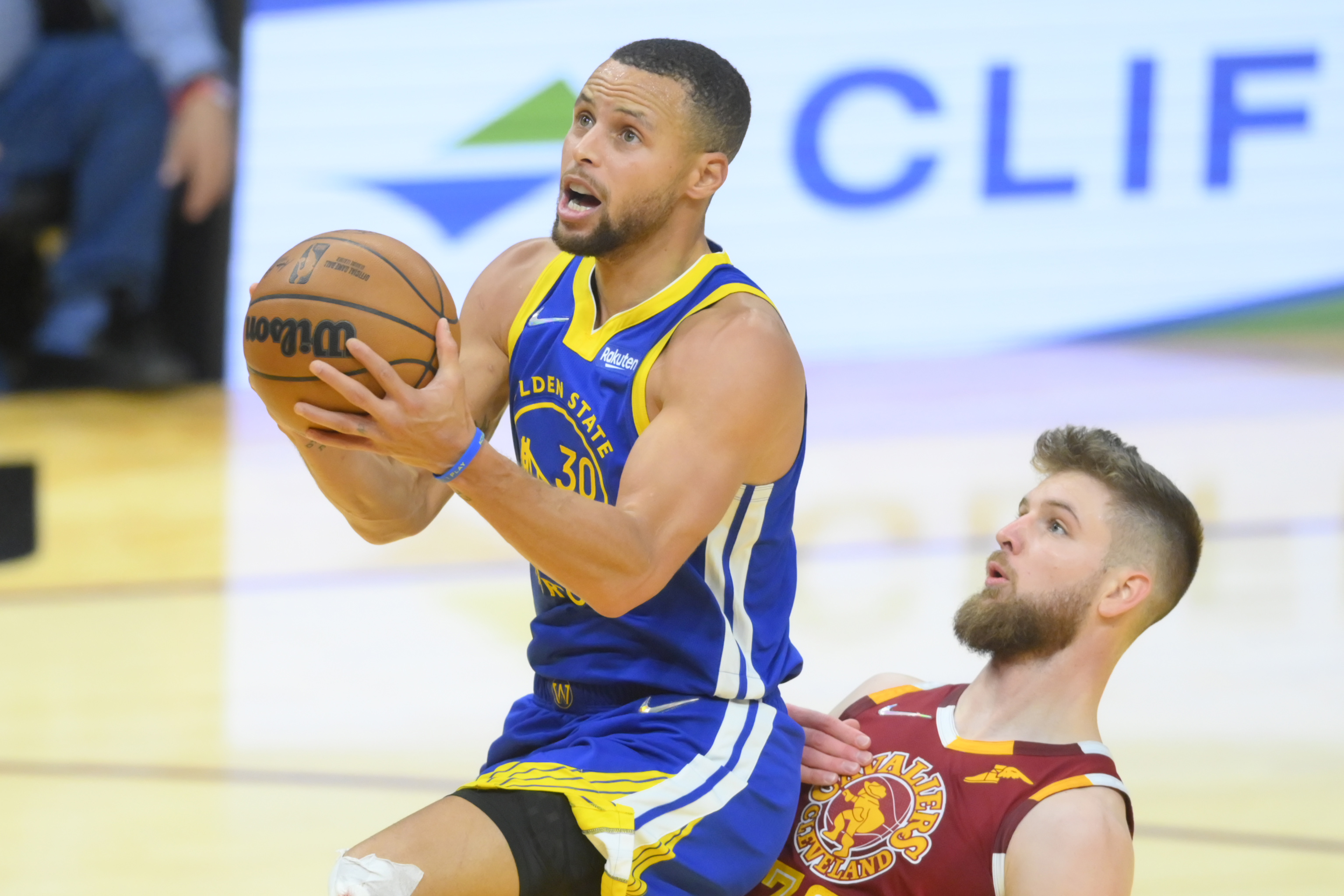Edhe njëherë shkëlqen Curry, tash në fitoren ndaj Cavs (VIDEO)