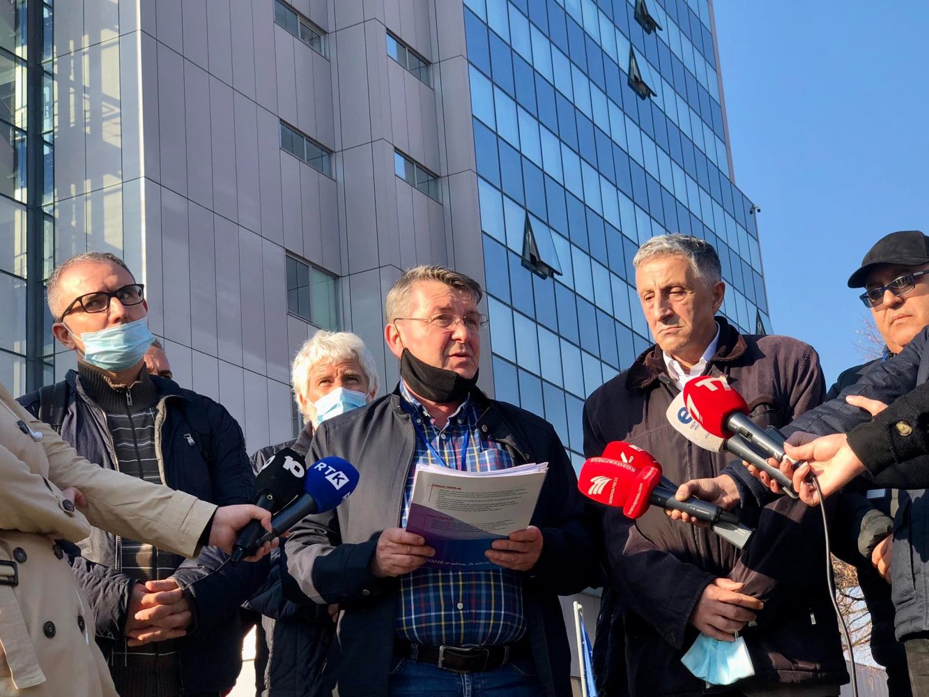Greva në shëndetësi – Syla u kërkon falje pacientëve: Kryeministër të përgjërohem kthjelluni