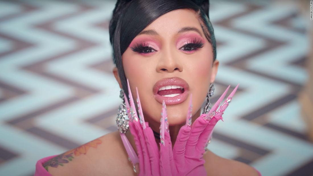 Cardi B do të jetë prezantuese e "AMA 2021"