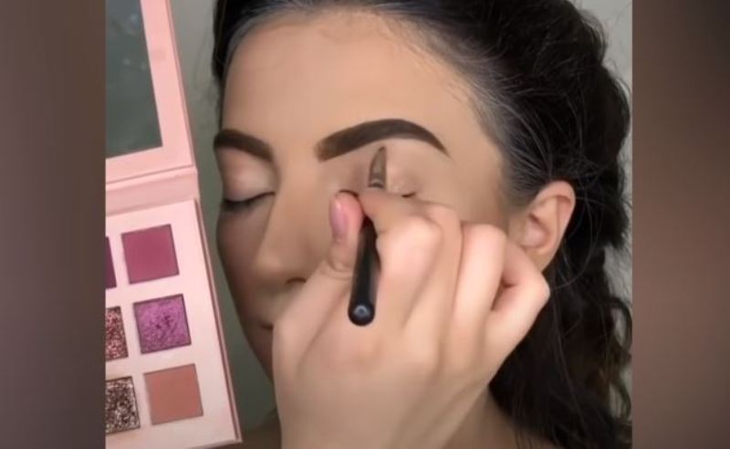 Transformimet më mahnitëse me anë të grimit (VIDEO)