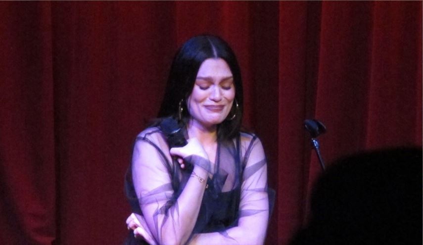 Jessie J anulon të gjitha koncertet për shkak të problemeve me kancerin