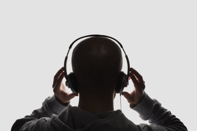 Studim: Muzika, ilaç kundër goditjes në tru dhe shumë sëmundjeve të tjera neurologjike