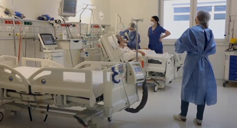Mjekët e Bosnjës po përgatiten për valën e re ndërsa koronavirusi po përhapet (VIDEO)