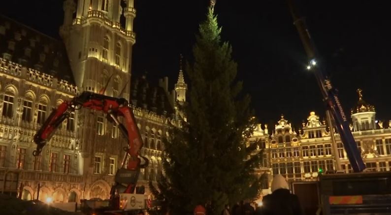 Pema e Krishtlindjes e Brukselit vendoset mes shqetësimeve të virusit (VIDEO)
