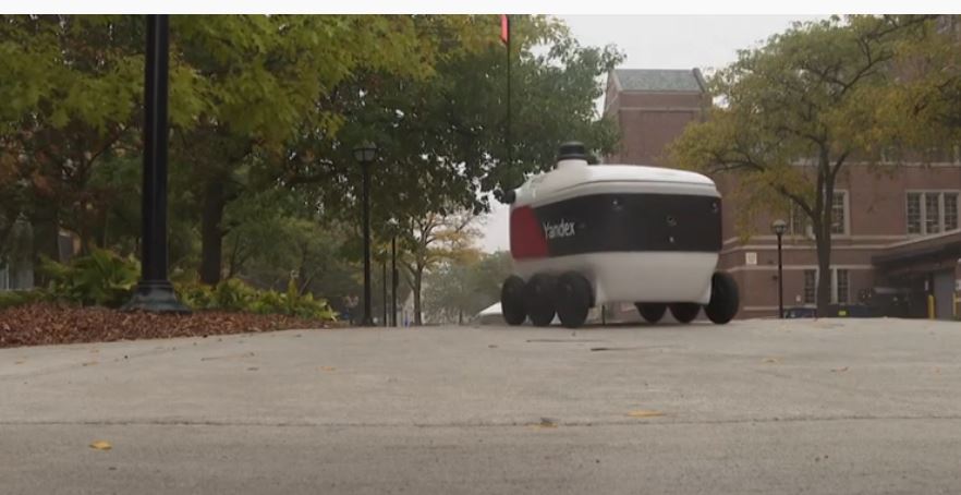 Robotët në funksion, shpërndajnë ushqime në Amerikë (VIDEO)