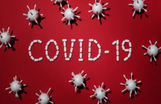 Studim: Gratë shtatzëna të infektuara me COVID-19 mund të bëjnë lindje normale