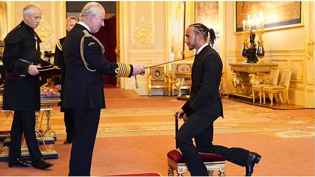 Lewis Hamilton merr titullin "Kalorës" nga Princi Charles