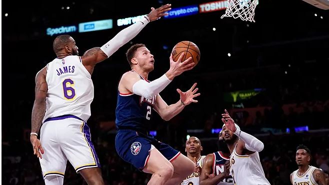 Lakers pësojnë humbjen e pestë radhazi pavarësisht 39 pikëve të LeBron James ndaj Nets
