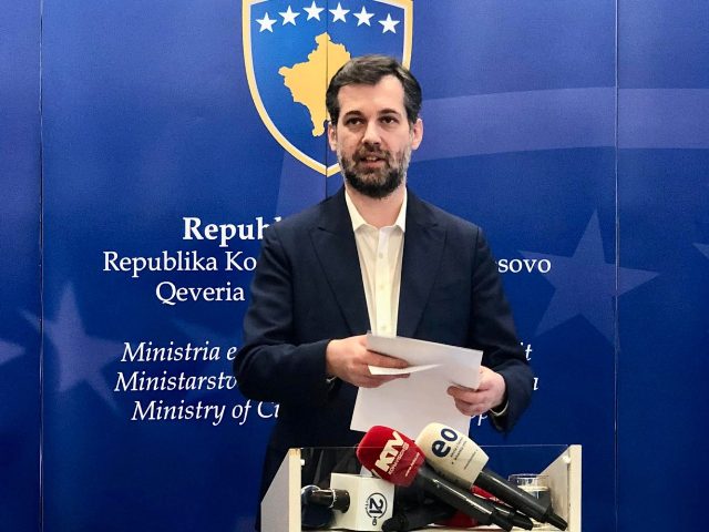 Çeku jep detaje për punimet në Kompleksin "Adem Jashari"