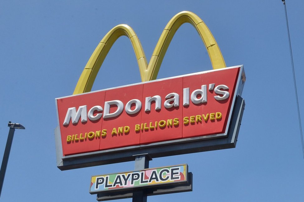McDonald's synon fëmijët në vendet me të ardhura më të ulëta, me postime në mediat sociale
