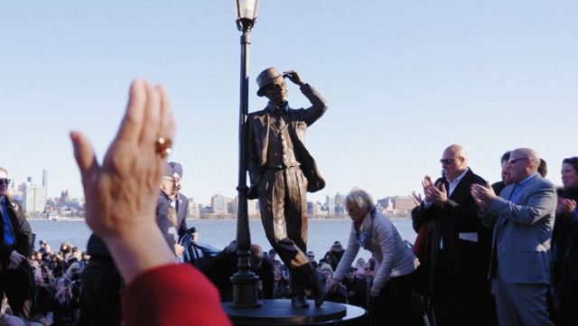 Sinatra me statujë në vendlindje për ditëlindjen e 106-të (FOTO)