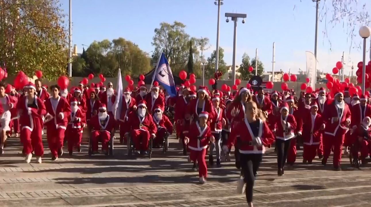 Babadimrat "pushtojnë" Athinën (VIDEO)