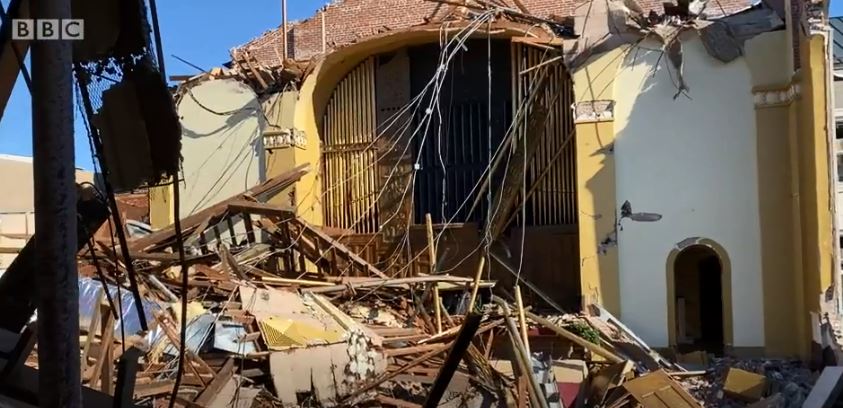 Kisha 100-vjeçare shkatërrohet në pak sekonda nga tornadoja që goditi Kentakin (VIDEO)