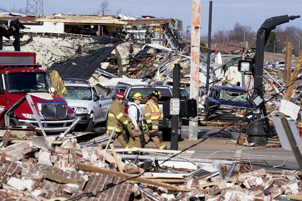 Nëntë ditë pas tornados, gjendet e gjallë një mace nën rrënojat e ndërtesës
