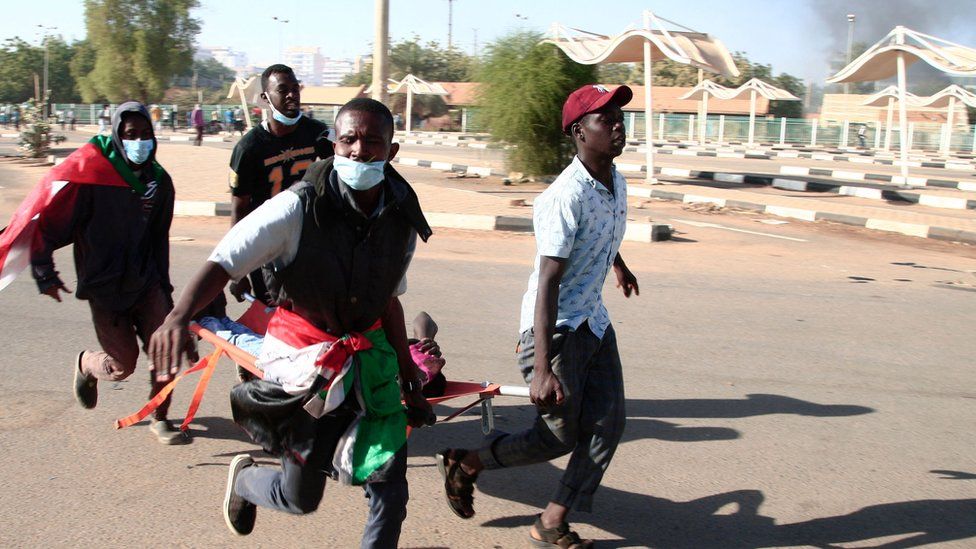 Grusht shteti në Sudan: Kryeministri Abdalla Hamdok jep dorëheqje pas protestave masive