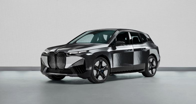 BMW shpik makinën që ndryshon ngjyrat me një buton të vetëm (VIDEO)