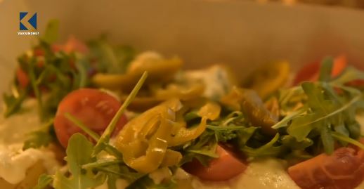 Si përgatiten patatet me salcën “Alfredo” (VIDEO)