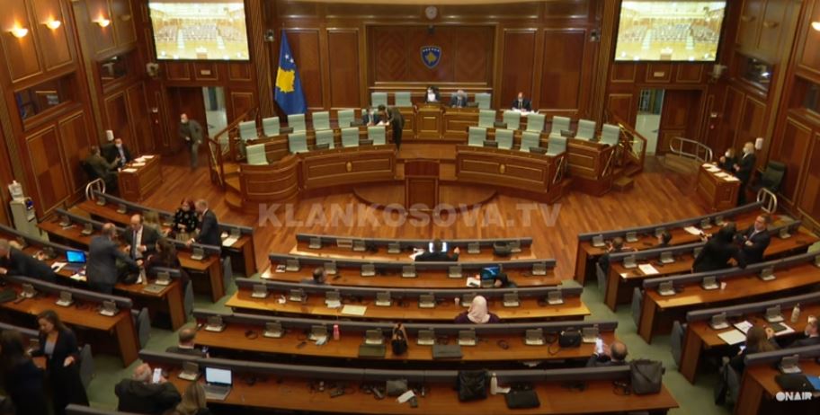 Shumica e injoron rezolutën për rrymën, opozita lëshon seancën (VIDEO)
